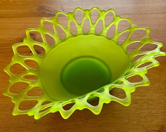 Vintage Westmoreland Frosted Green Glass Fruit Bowl: Doric Lace Ruffled Edge