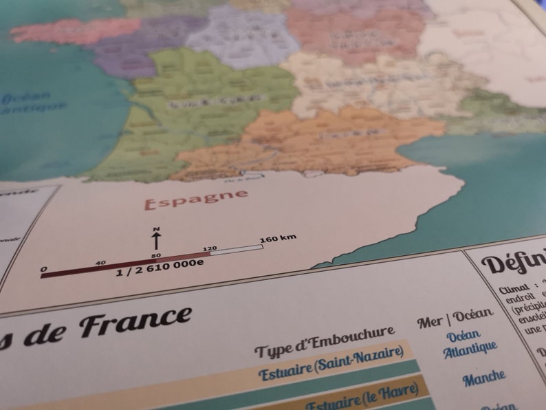 Może przedstawiać: Zbliżenie na mapę Francji z paskiem skali pokazującym 1/2 610 000. Mapa jest oznaczona jako "s de France" i "Hiszpania". Pasek skali jest oznaczony jako "0", "40", "80", "120" i "160 km".