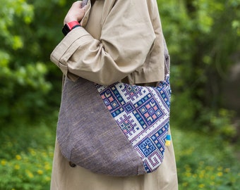 Sac à bandoulière pour femme fait main en toile de jute de style ethnique. Petit sac à bandoulière de créateur.