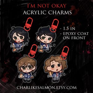 Puede incluir: Acrílico encantos con personajes de dibujos animados, cada uno con un cierre rojo. Los encantos miden 3,8 cm y tienen una capa de epoxi en la parte delantera. El texto "I'M NOT OKAY ACRYLIC CHARMS" está en la parte superior.