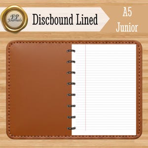 Puede incluir: Un cuaderno discbound de cuero marrón con papel rayado. El cuaderno está abierto, revelando las páginas blancas con líneas rojas. La cubierta tiene un borde cosido. El texto en la imagen dice "Discbound Lined" y "A5 Junior".