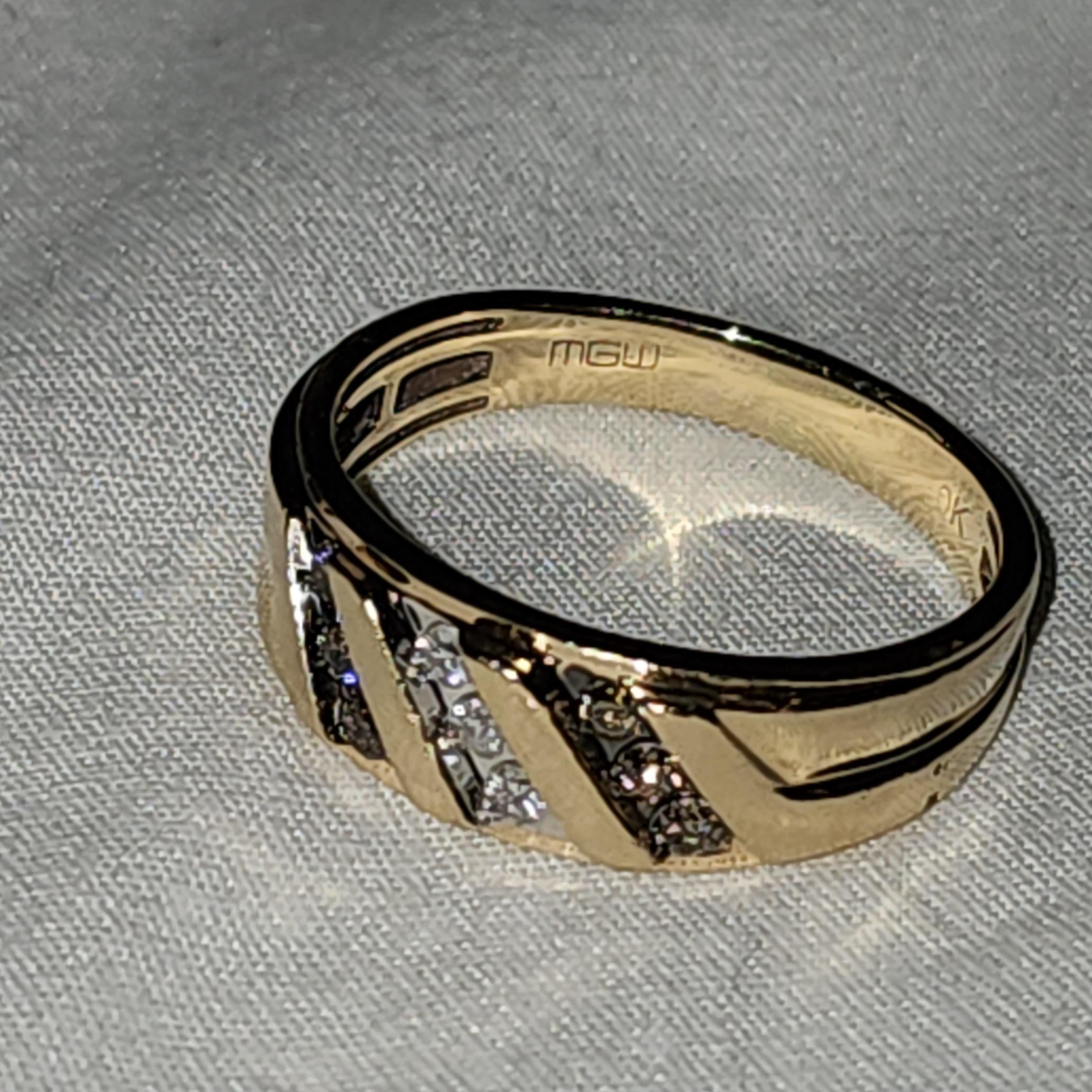Anello da uomo con diamanti bianchi e champagne T.W. da 1/3 CT in oro 10K