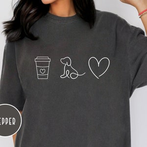 Perros de café y camisa de amor, camisa de mamá de perro, camisa de papá de perro, camisa de perros y café, regalo para amantes de los perros para padres de perros Pepper