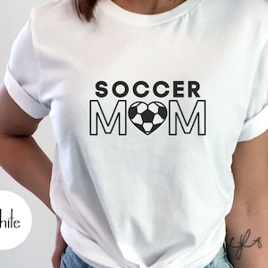 Fußball Mama Shirt Fußball Mama Shirt Fußball Mama Sport Tshirt Mama Shirt Sport Mama Geschenk Fußball Shirt für Mama Spieltag Mama Shirt Geschenk für Mama