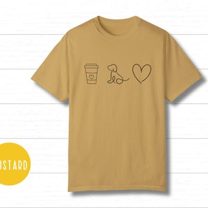 Perros de café y camisa de amor, camisa de mamá de perro, camisa de papá de perro, camisa de perros y café, regalo para amantes de los perros para padres de perros Mustard