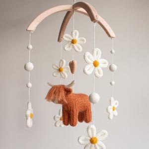 Highland Cow & Daisies Baby Mobile: Knitted Floral Farm Nursery decor, Handmade in UK
