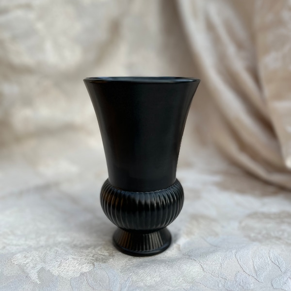 Wedgwood Black Vase Ravenstone