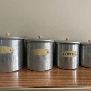 Vintage aluminium keukenbussenset met bakelieten handgrepen