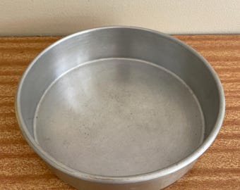Vintage ronde taartvorm van aluminium met een diameter van 18 cm.