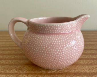 Shorter & Sons Stoke on Trent Roze Melkkannetje met Polka Dots, begin/midden van de 20e eeuw