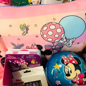 Minnie Mouse adorable Easter gift basket 50 x 70 Mickey and Minnie mouse throw immagine 7
