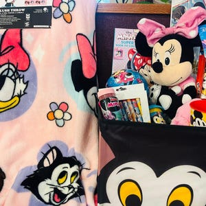 Minnie Mouse large Easter bundle with 50x70 pink soft throw, medium Minnie plush image 4