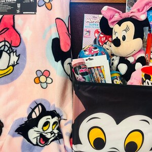 Minnie Mouse large Easter bundle with 50x70 pink soft throw, medium Minnie plush image 6