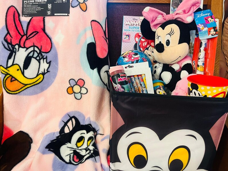 Minnie Mouse large Easter bundle with 50x70 pink soft throw, medium Minnie plush image 6