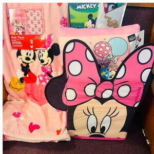 Minnie Mouse adorable Easter gift basket 50 x 70 Mickey and Minnie mouse throw immagine 2