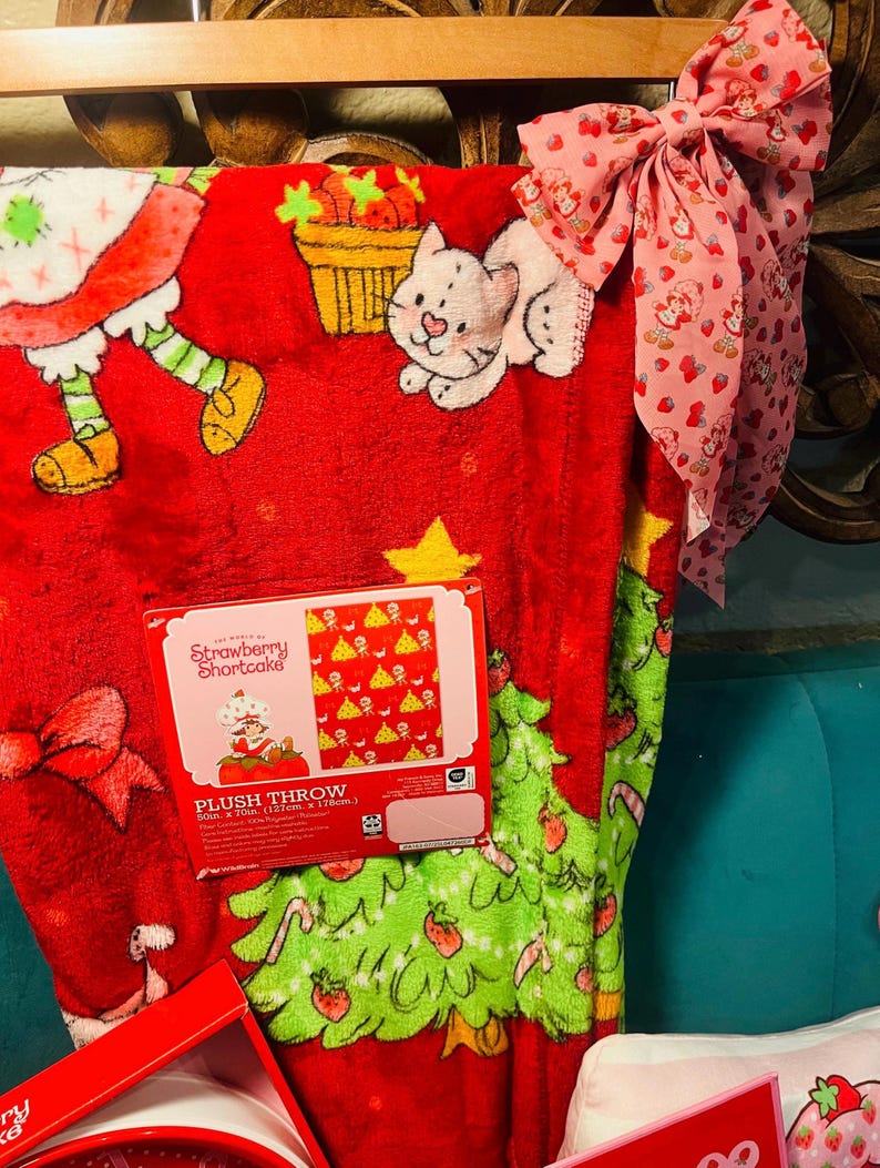 Strawberry Shortcake Plush Throw Blanket – 50 X 70 Inches – 100% Polyester, Machine Washable