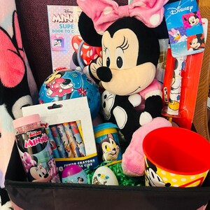 Minnie Mouse large Easter bundle with 50x70 pink soft throw, medium Minnie plush image 5