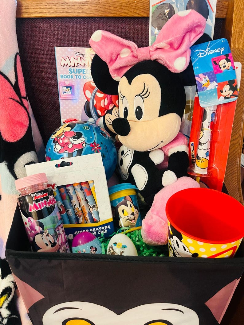 Minnie Mouse large Easter bundle with 50x70 pink soft throw, medium Minnie plush image 5