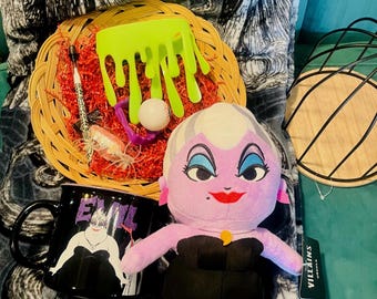 Canasta de villanos Ursula Boo, manta en blanco y negro de 50 por 70, funda para vaso que brilla en la oscuridad, taza de cerámica negra malvada, dulces, colmillos y p