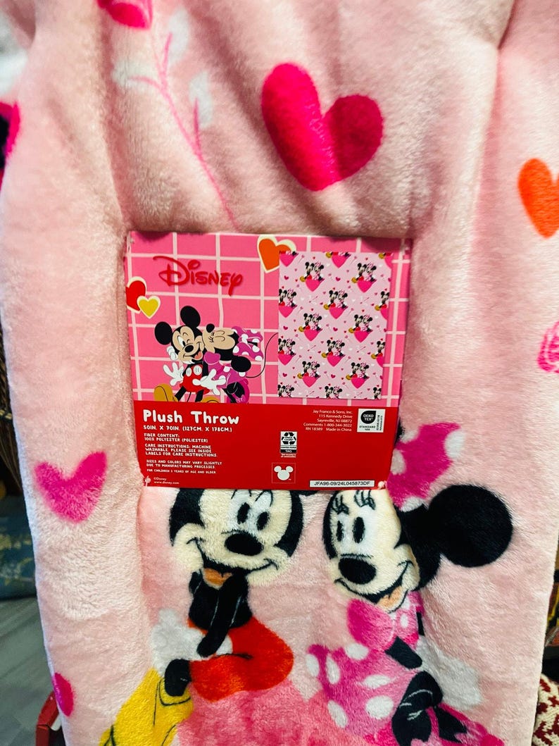 Minnie Mouse adorable Easter gift basket 50 x 70 Mickey and Minnie mouse throw immagine 4