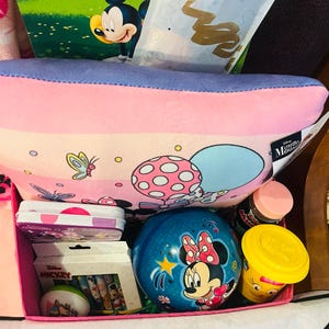 Minnie Mouse adorable Easter gift basket 50 x 70 Mickey and Minnie mouse throw immagine 5