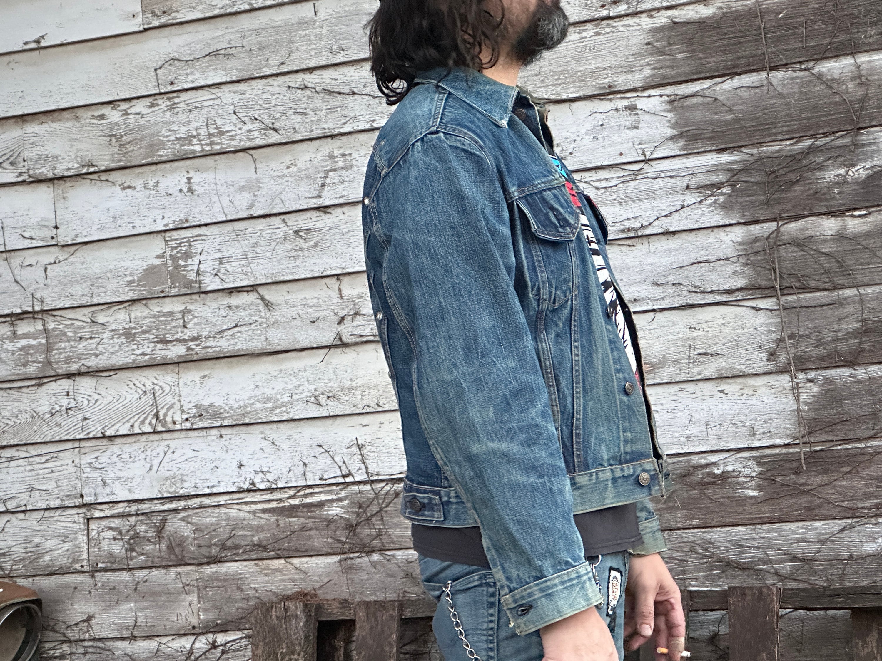 Levi's TYPEIII Trucker Jacket 50周年 ピンバッジ リーバイスの限定トラッカージャケット - ゴールドロゴ