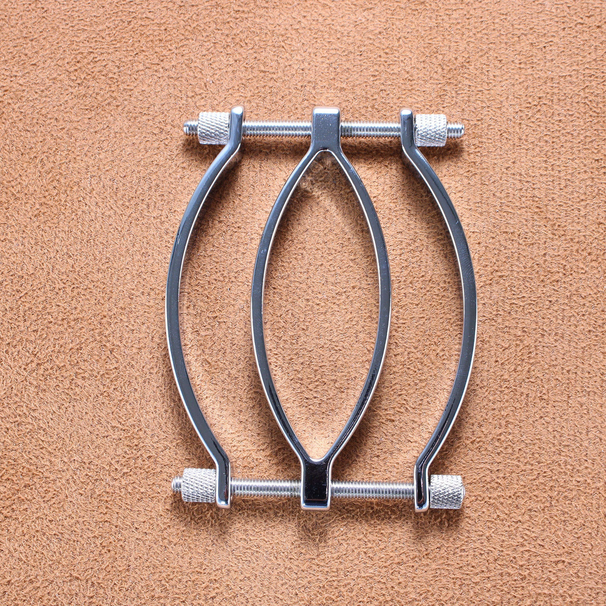 Adjustable Pussy Clamp BDSM Labia Spreader Clamps Labia Locking Toy adjustable-pussy-clamp-bdsm-labia-spreader-clamps-labia-locking-toy