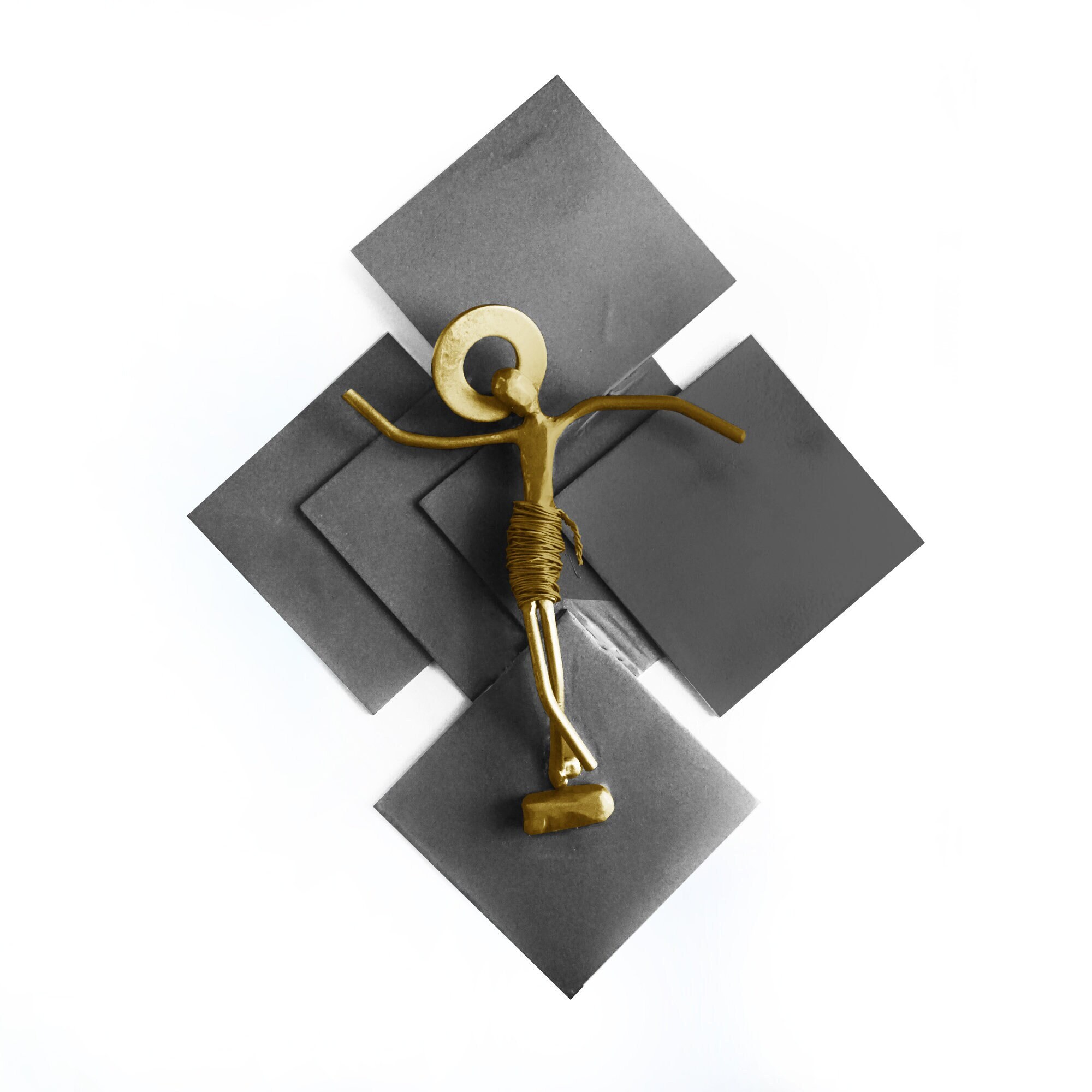 Crocifisso da appendere - Prodotto religioso fatto a mano in Italia Fede Cristiana  Regalo per Famiglia - Scultura in Ferro Battuto