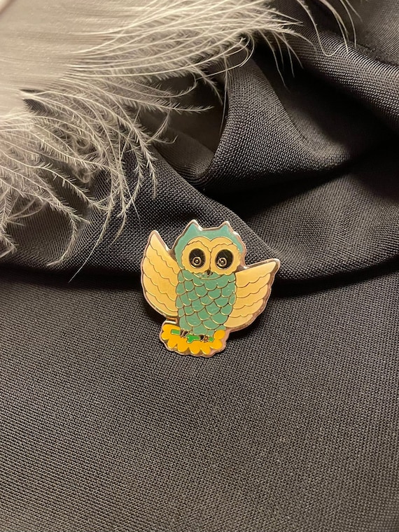 Cute Owl gold tone metal with green and yellow en… - image 1