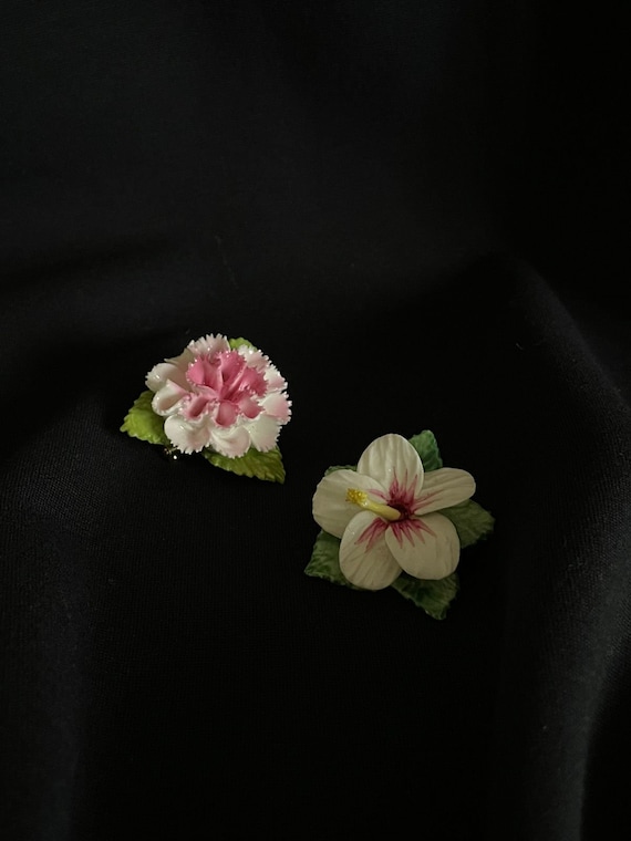 A pair of lovely bone china floral brooches signe… - image 1