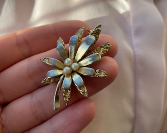 Gold and silver metal floral vintage brooch with 3 pearls in a centre. Lovely gift for a vintage lover. Vintage 70s flower brooch for woman