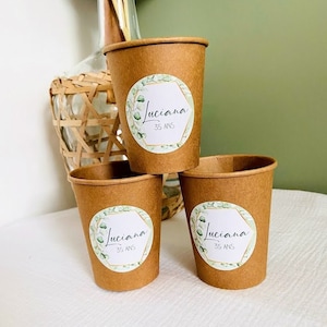 Gobelet carton avec étiquette personnalisée