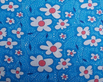1970s Vintage Daisy Cotton Fabric: Pink, White, and Blue Floral Print