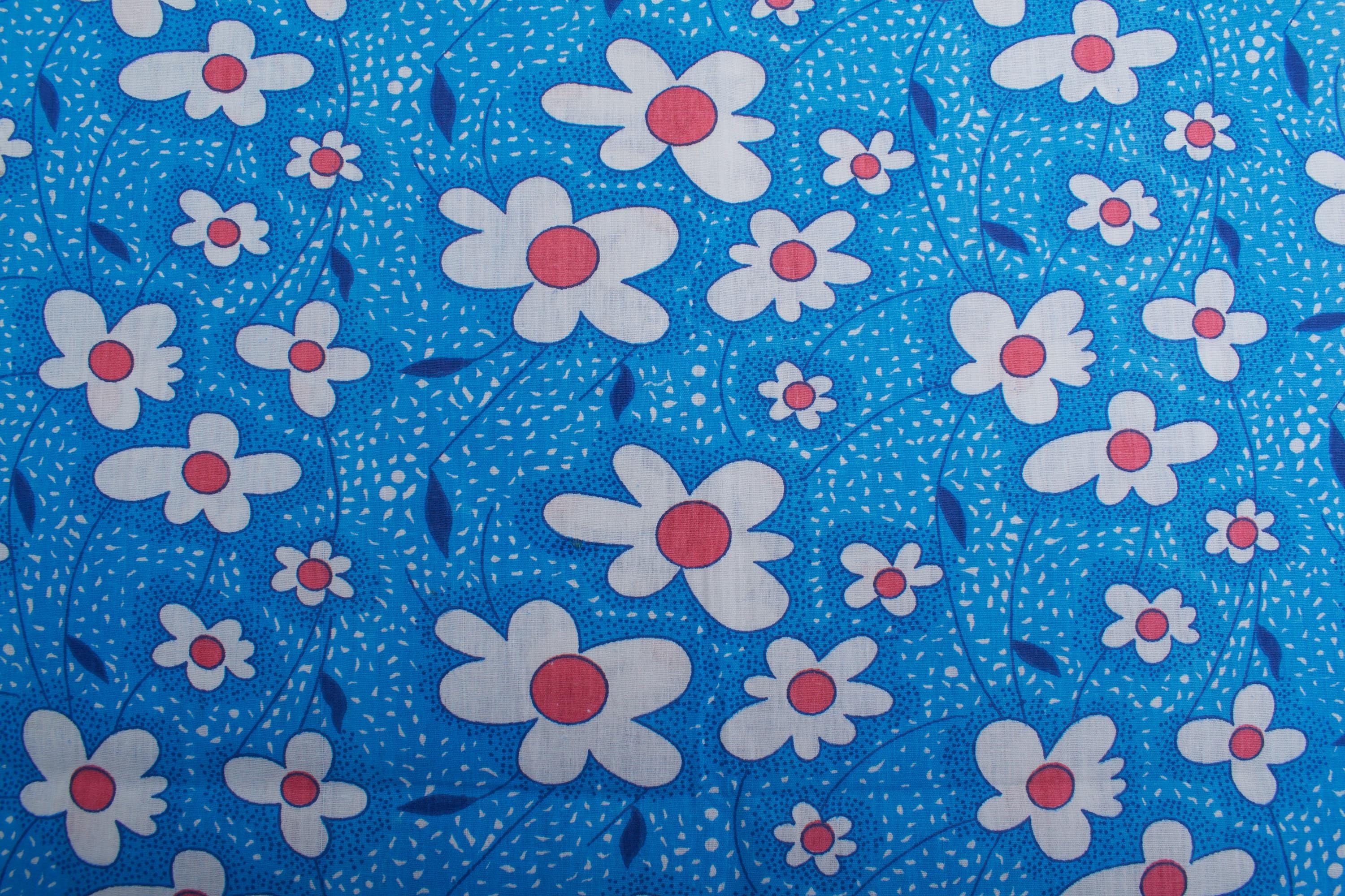 1970s Vintage Daisy Cotton Fabric: Pink, White, and Blue Floral