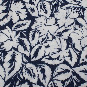 1.6Yd Vintage 1970s polyester knit dress fabric, flowers blue white