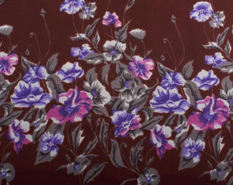 1970-tals vintage klädsömnadstyg i polyester, brunt lila blommönster