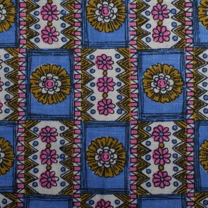 1980s Cotton Fabric, Vintage For Quilting And Sewing, Floral Small Print BTY