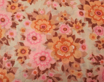 Cortinas vintage dos anos 70 em tecido sintético texturizado com flores em tons de rosa neon e laranja. Decoração para casa. Venda por unidade.