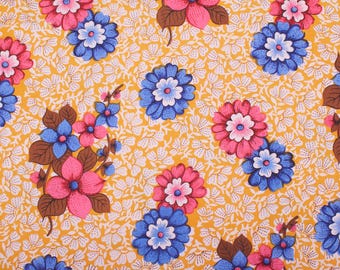 Flower Power Vintage 1970er Jahre Baumwollstoff, rosa blau gelbe Blumen, Home Decor