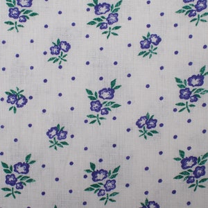 Tessuto di cotone floreale Ditsy vintage degli anni '90, pois, fiori blu sfondo bianco, Quilting Sewing Retro BTY
