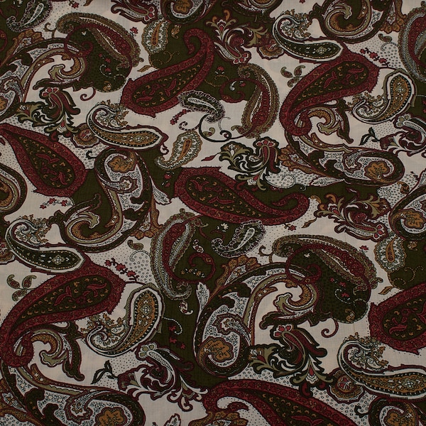 Couture tissu viscose vintage années 1970, paisley fond rouge vert beige