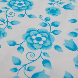 1980s Vintage Floral Fabric, blue flowers white background, Quilting Sewing Retro