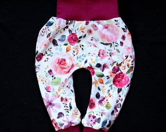 Handmade Pumphose Mitwachshose Blumen Blüten Rosen rosa rot Blumenwiese Babyhose Bio-Baumwolljersey Mädchen Geschenk68 74 80 86 92 98 104