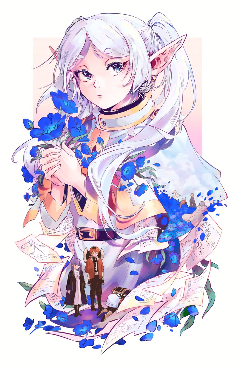 Puede incluir: Una elfa de pelo blanco y orejas puntiagudas sostiene un ramo de flores azules. La elfa lleva un atuendo blanco y amarillo con un cintur&oacute;n marr&oacute;n. El fondo es un desenfoque de flores azules y papeles blancos.