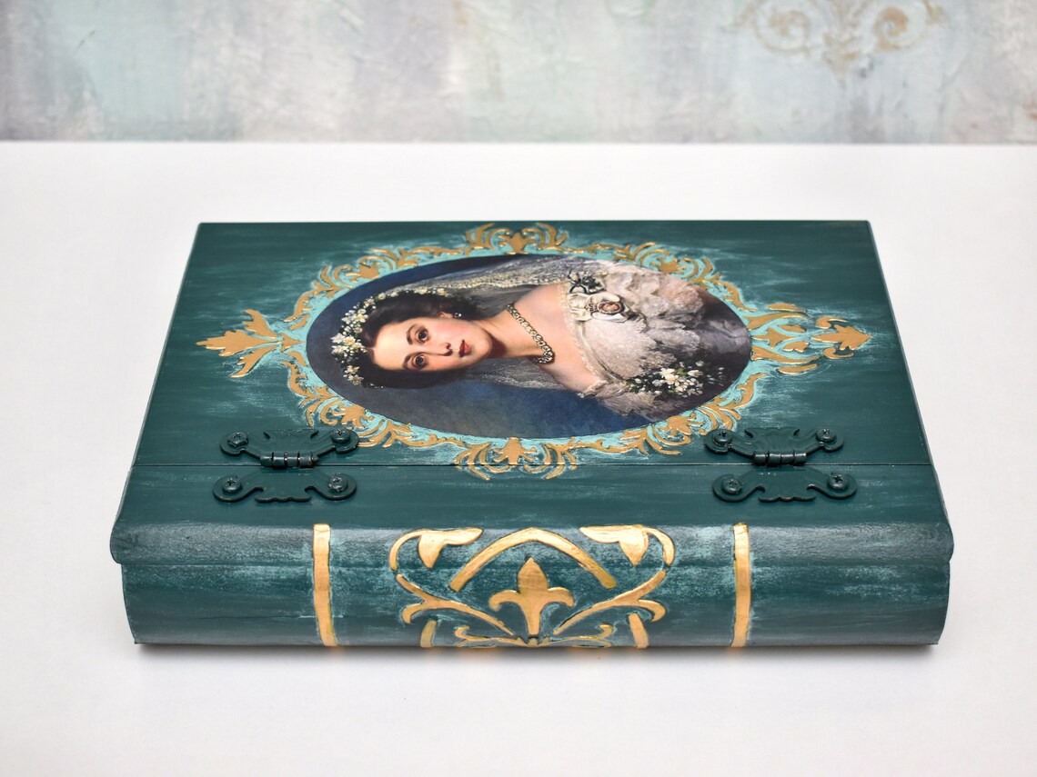 Victorian Style Book Jewelry Box, Antique Keepsake Box, Retro Chic