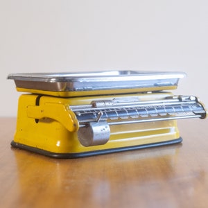Vintage Royal beam scale, mid century kitchen scale, yellow scale