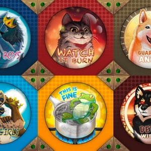Peut inclure: Six badges ronds illustrés avec différents personnages d'animaux et du texte. Les badges sont disposés en grille hexagonale. La rangée du haut présente un badge bleu avec un loup, un badge rouge avec un chat et un badge marron avec un chien. La rangée du bas présente un badge bleu avec une hyène, un badge jaune avec une grenouille et un badge rouge avec un chien.