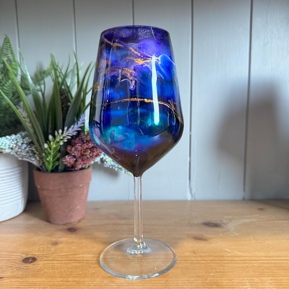 Handdekorierte Weingläser: Blau, Lila, Türkis und Kupfer