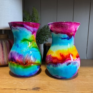 Hand decorated 18cm tall multicolour rainbow design glass vase, ideal gift for new Home, friend, mum, wedding, thank you