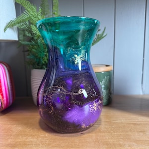 Hand decorated 18cm tall ombre purple and teal design glass vase, ideal gift for new Home, friend, mum, wedding, thank you